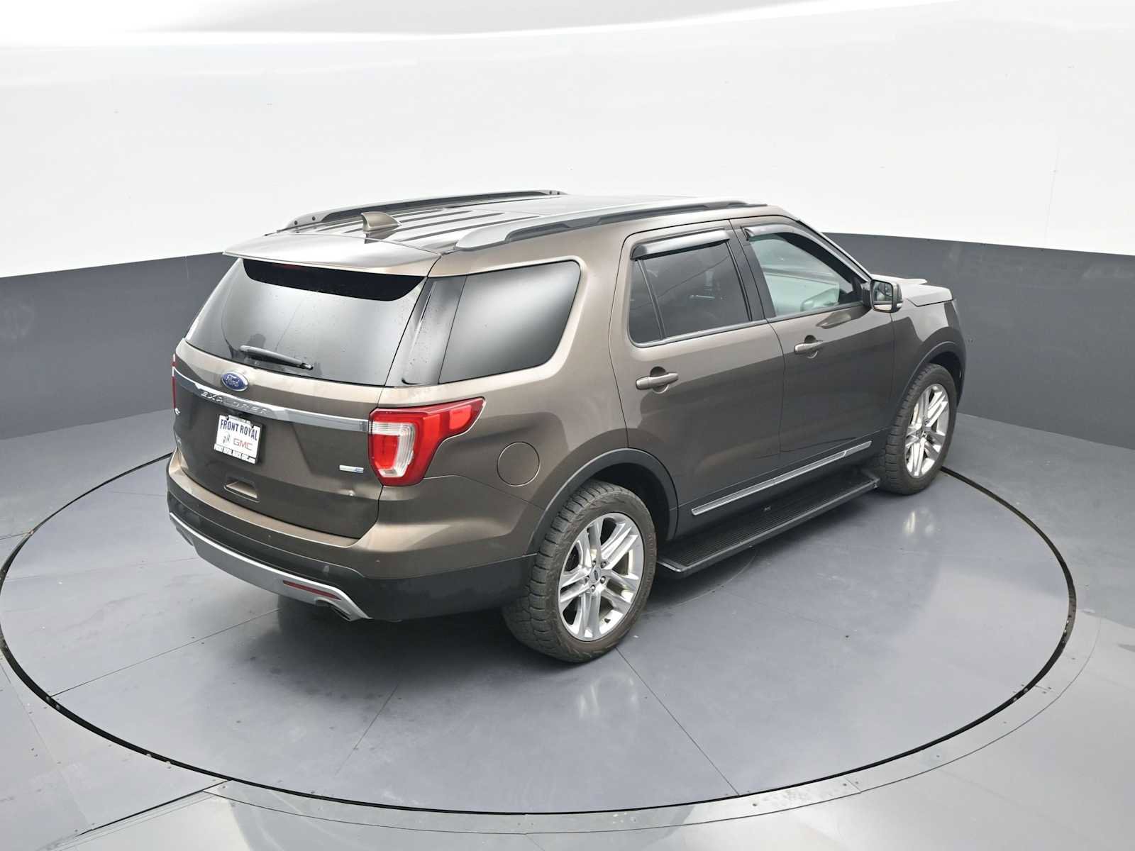 Used 2016 Ford Explorer XLT w/ Equipment Group 202A AWD/4WD image 33