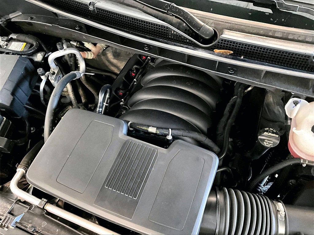 Used 2025 GMC Yukon AT4 w/ LPO, Floor Liner Package image 36