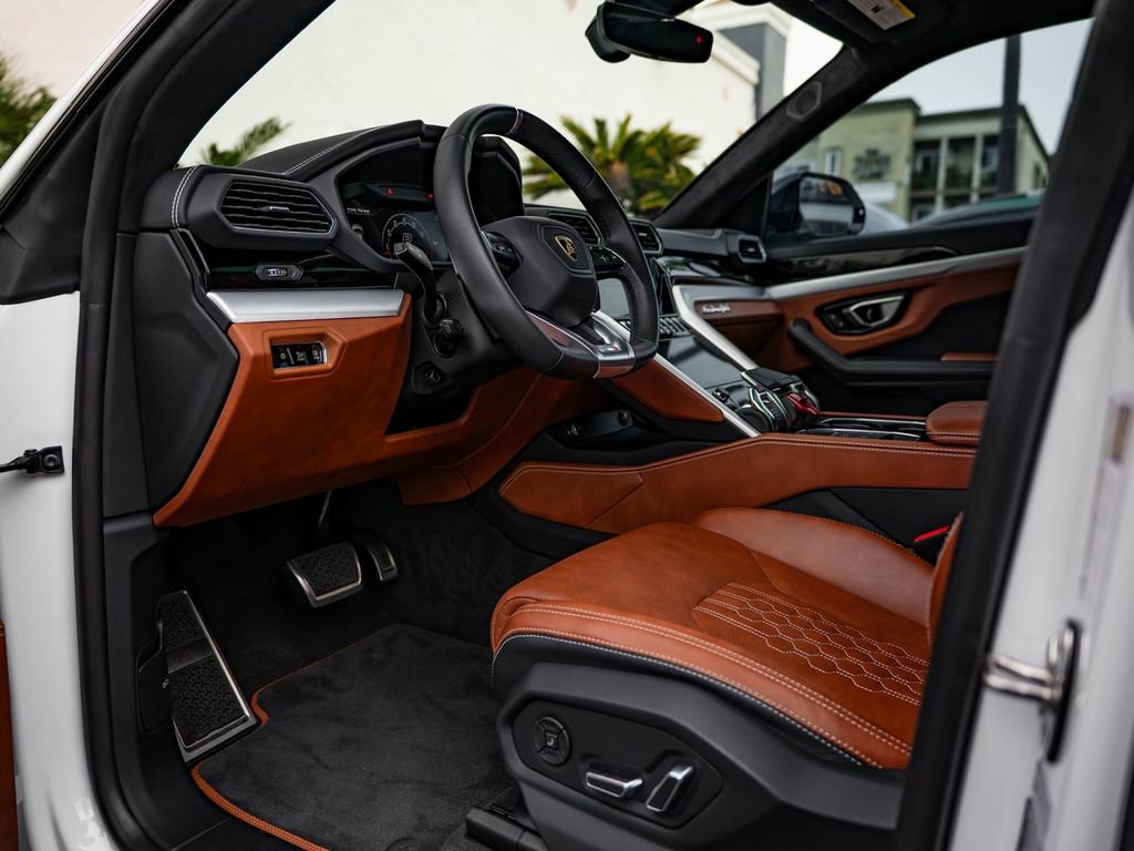 Used 2024 Lamborghini Urus S AWD/4WD image 22