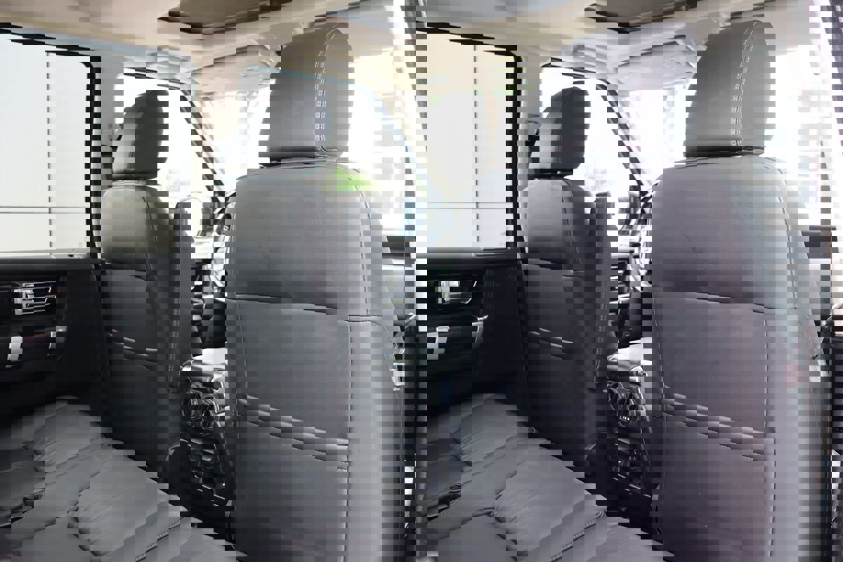 Used 2016 Land Rover LR4 HSE LUX image 35