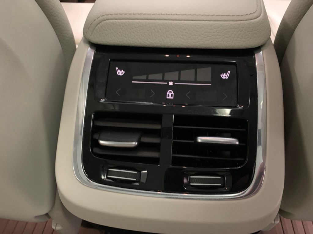 Used 2019 Volvo XC60 T6 Inscription w/ Protection Package AWD/4WD image 19