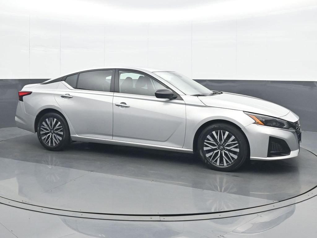 Used 2024 Nissan Altima 2.5 SV image 8