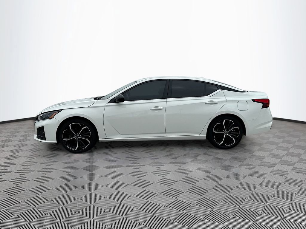 Used 2024 Nissan Altima 2.5 SR FWD image 7