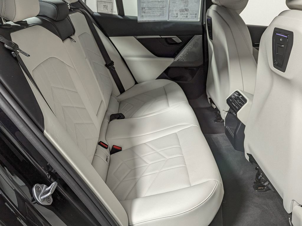 Used 2025 BMW 530i xDrive image 39