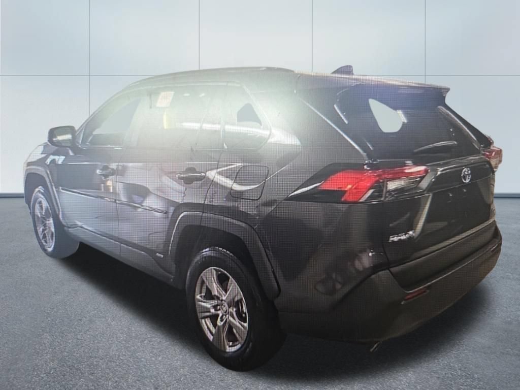 Used 2024 Toyota RAV4 LE AWD/4WD image 3