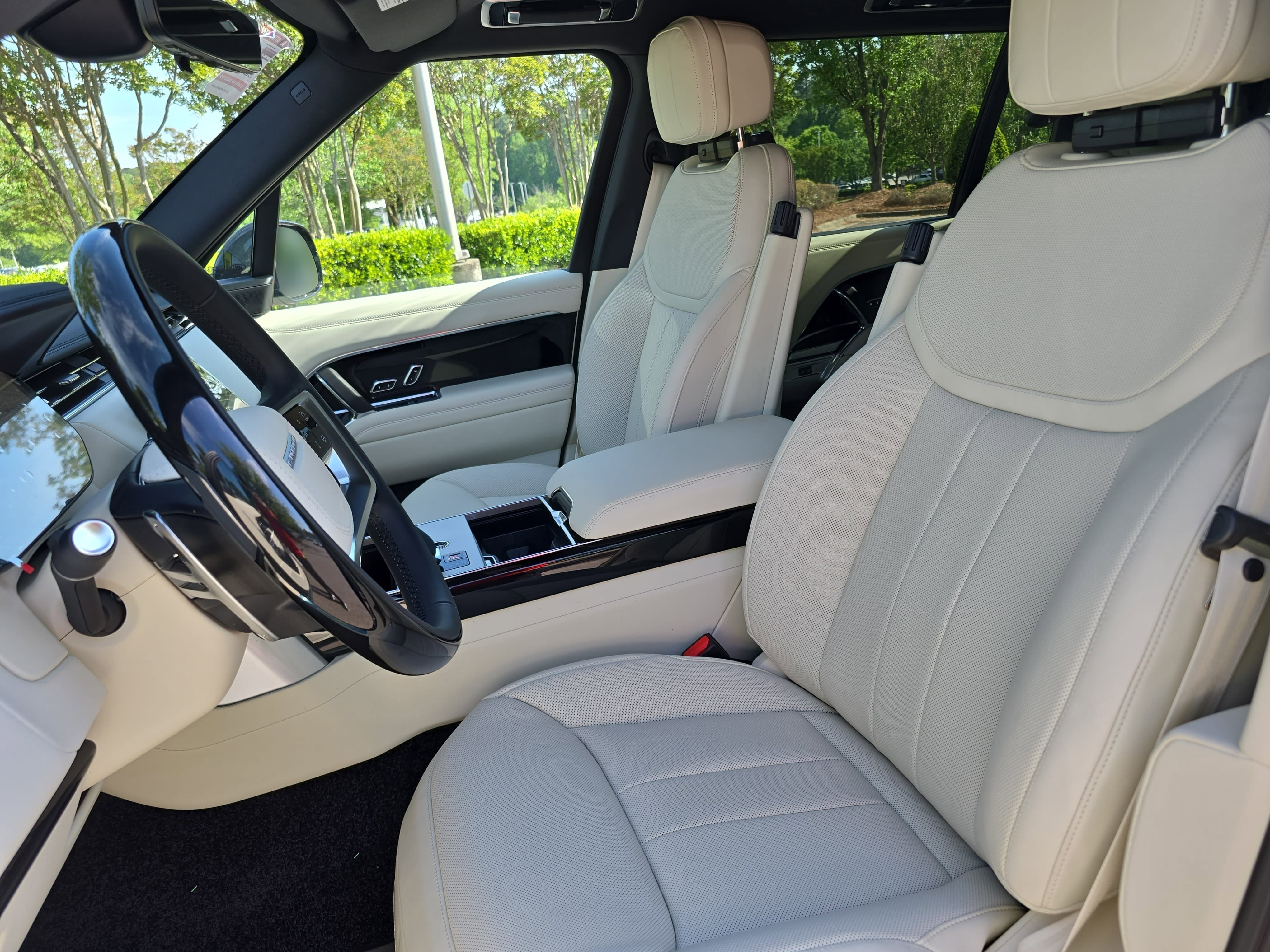 New 2026 Land Rover Range Rover Long Wheelbase SE AWD/4WD image 16
