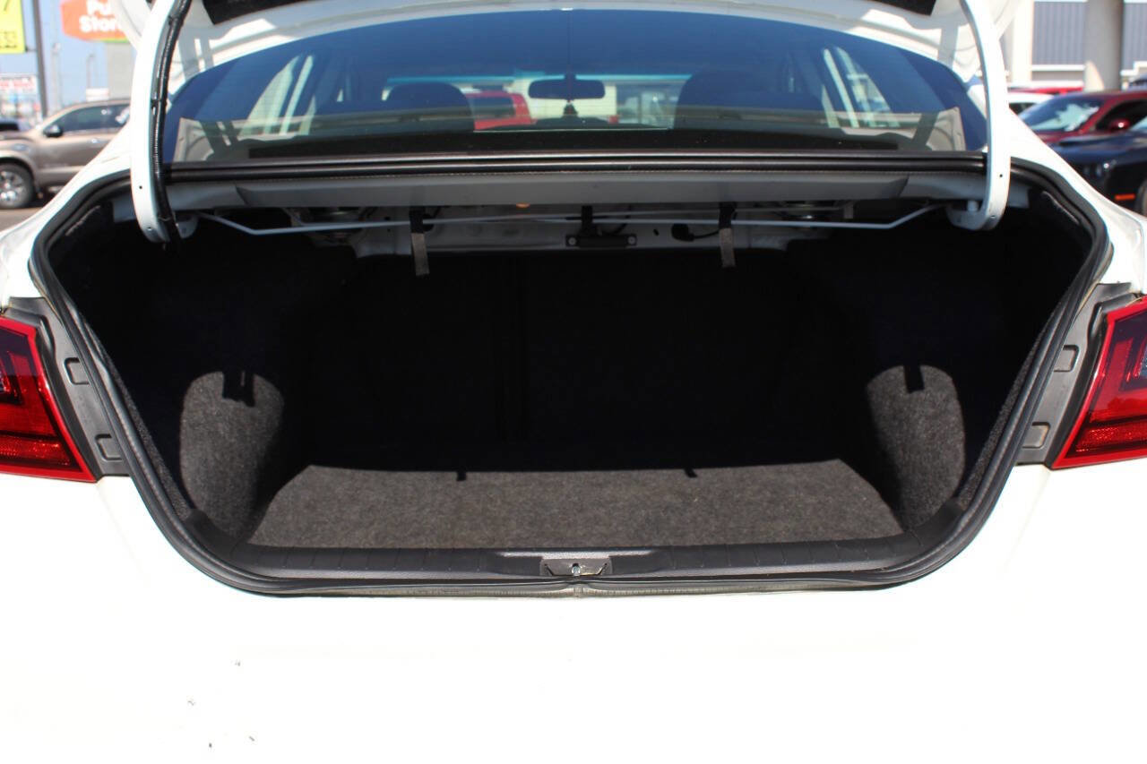 Used 2017 Nissan Altima 2.5 SR w/ Midnight Edition Package image 13