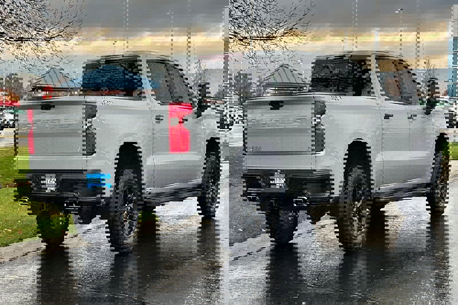 Used 2024 Chevrolet Silverado 1500 LT Trail Boss w/ Convenience Package II image 2