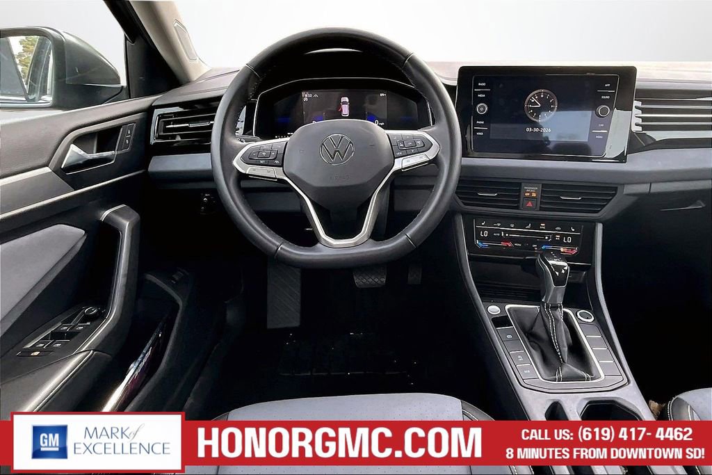 Used 2025 Volkswagen Jetta SE FWD image 8