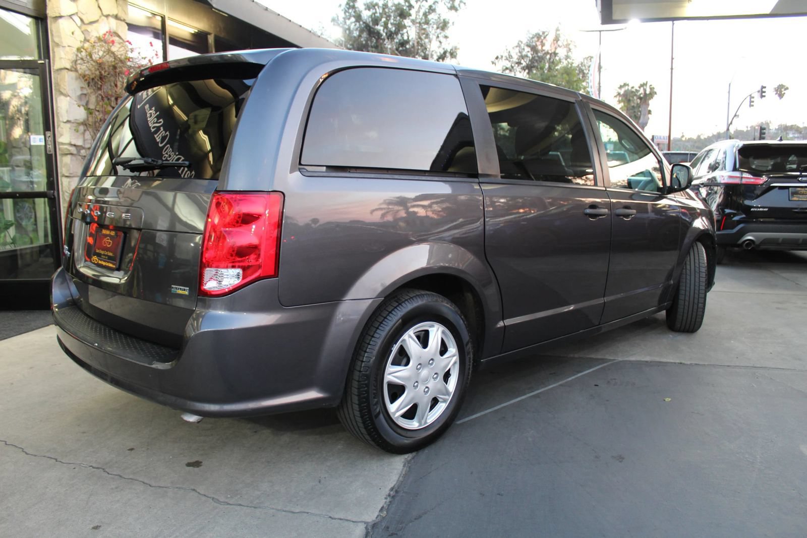 Used 2019 Dodge Grand Caravan SE FWD image 5