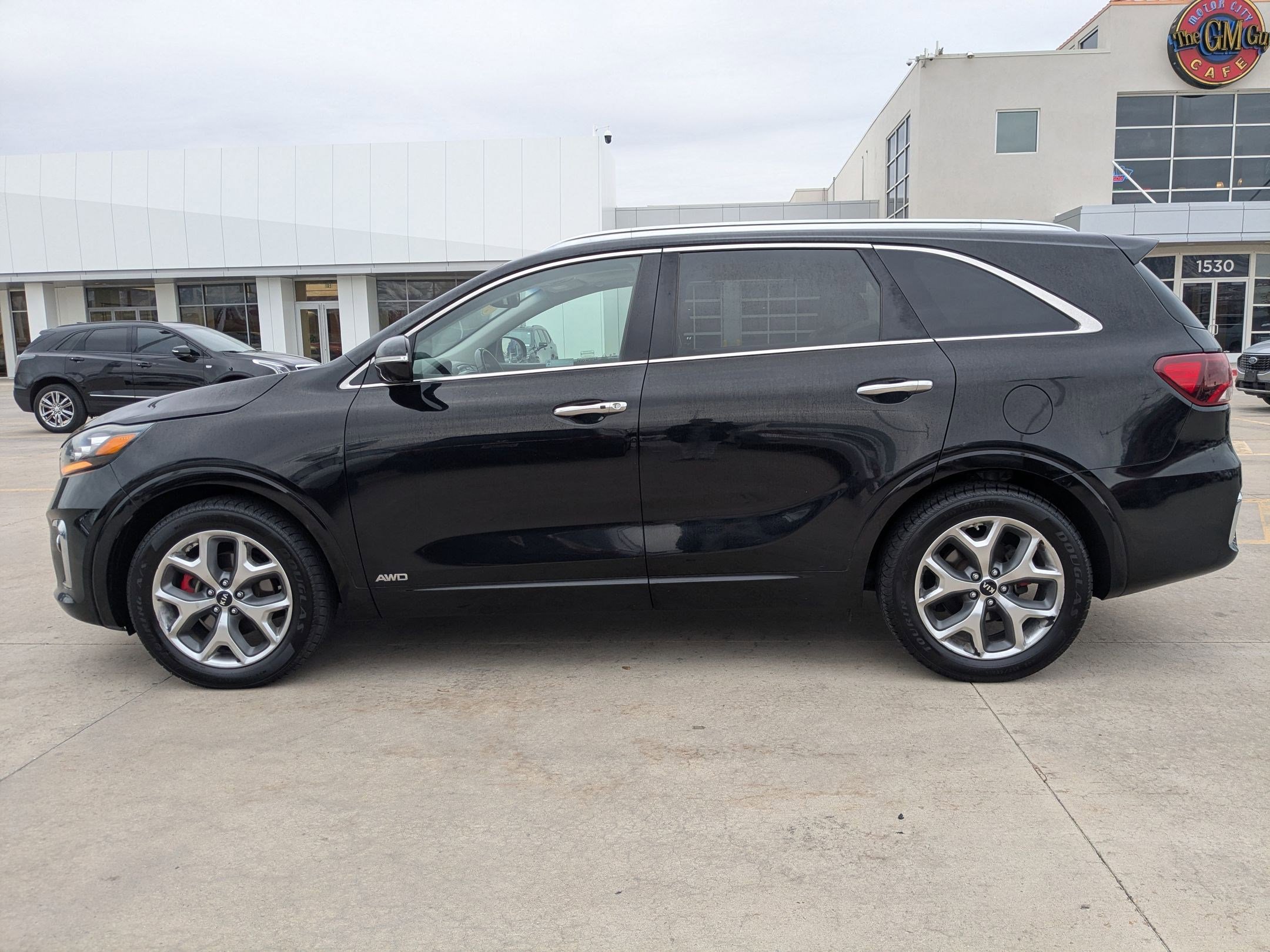 Used 2019 Kia Sorento SX w/ SX Touring Package image 2