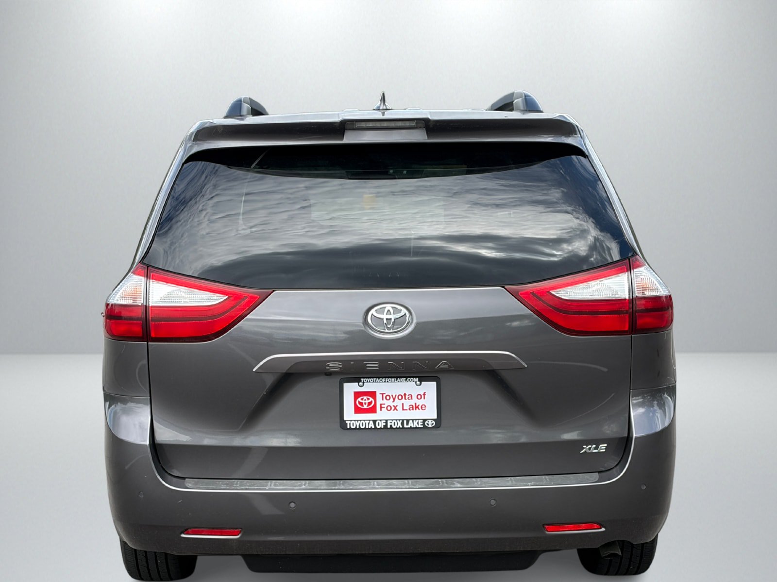 Used 2019 Toyota Sienna XLE w/ XLE Navigation Package FWD image 4