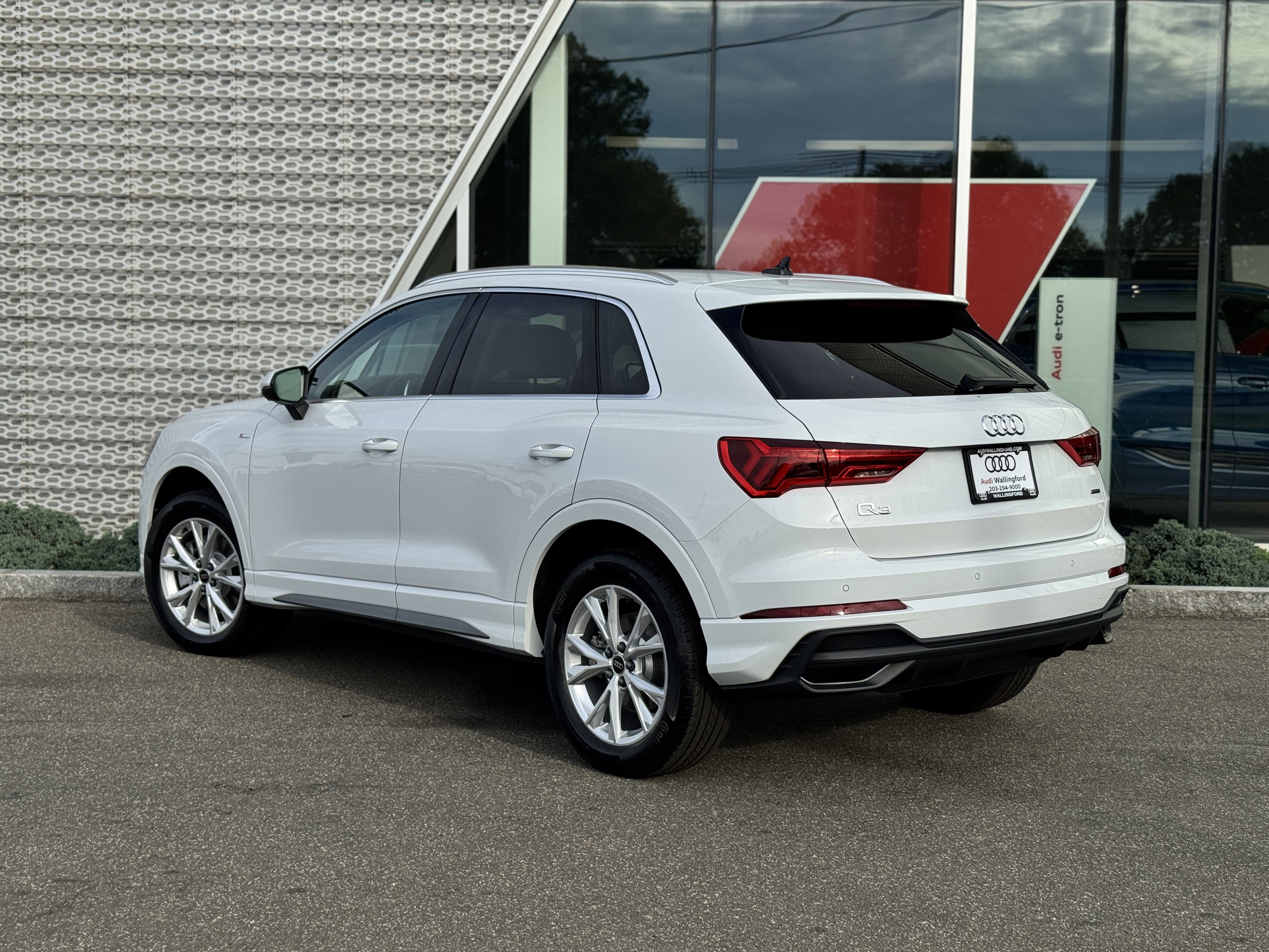 New 2025 Audi Q3 2.0T Premium image 3