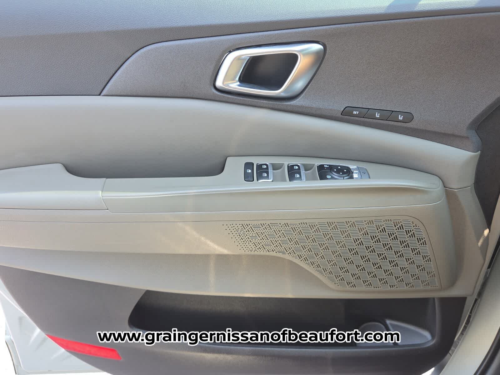 Used 2025 Kia Carnival SX FWD image 16