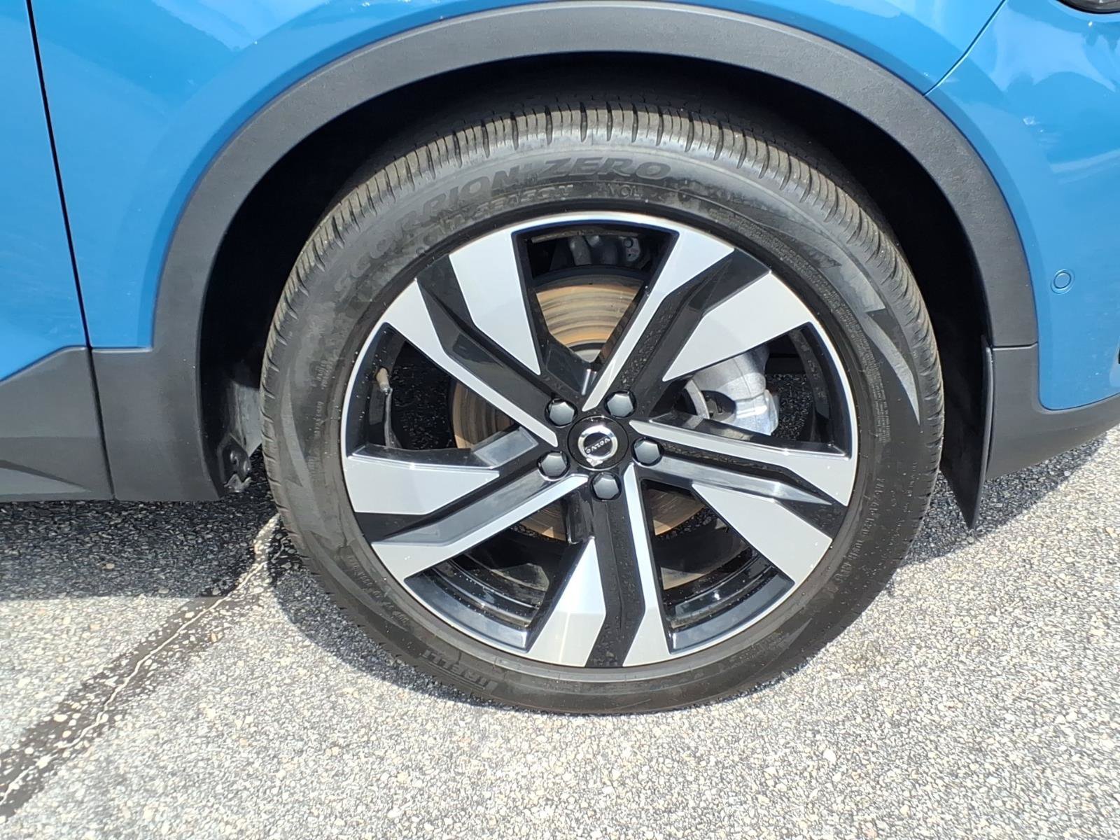 Certified 2023 Volvo XC40 B4 Ultimate FWD image 11