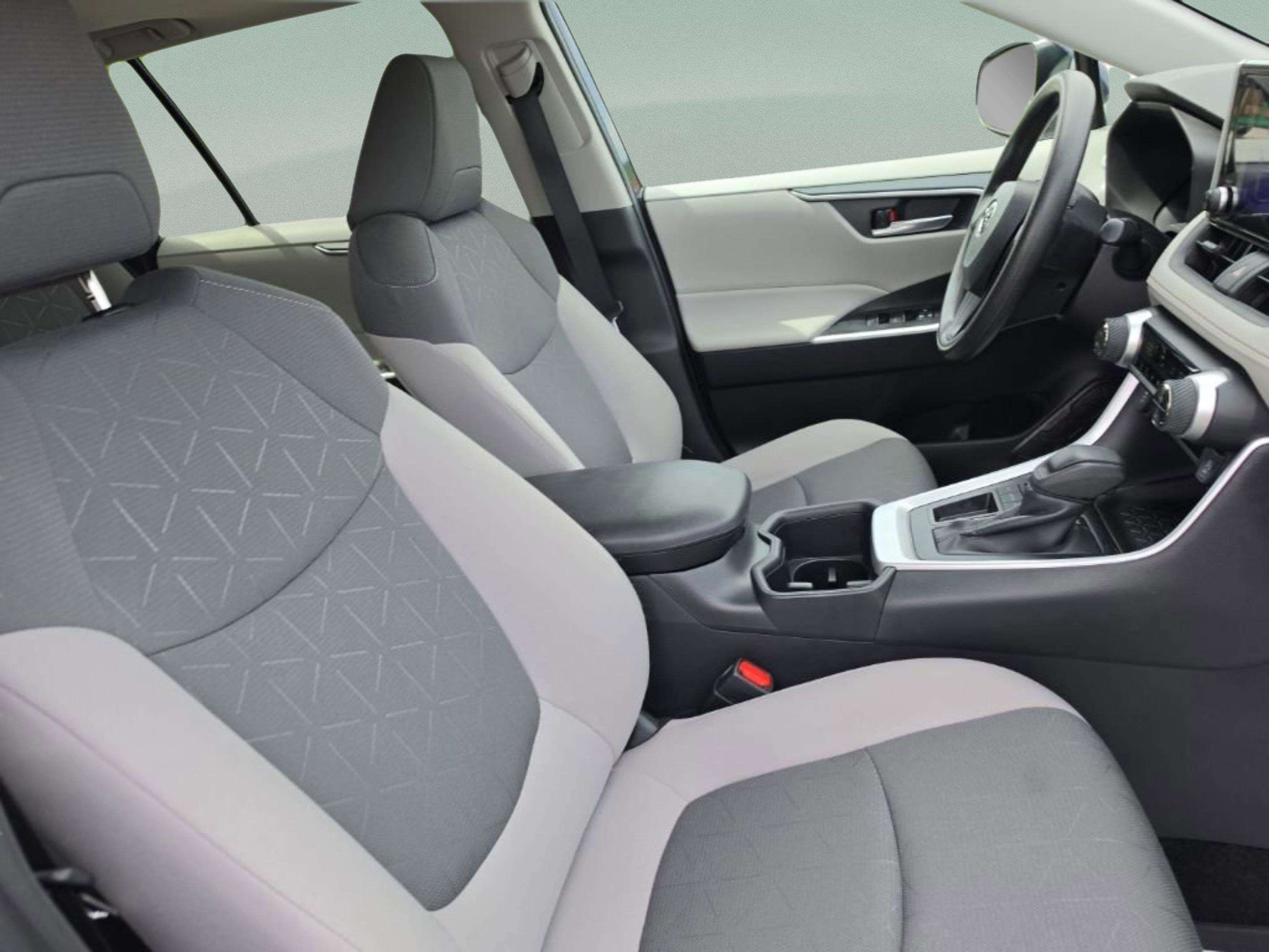 Used 2025 Toyota RAV4 XLE w/ Convenience Package FWD image 34