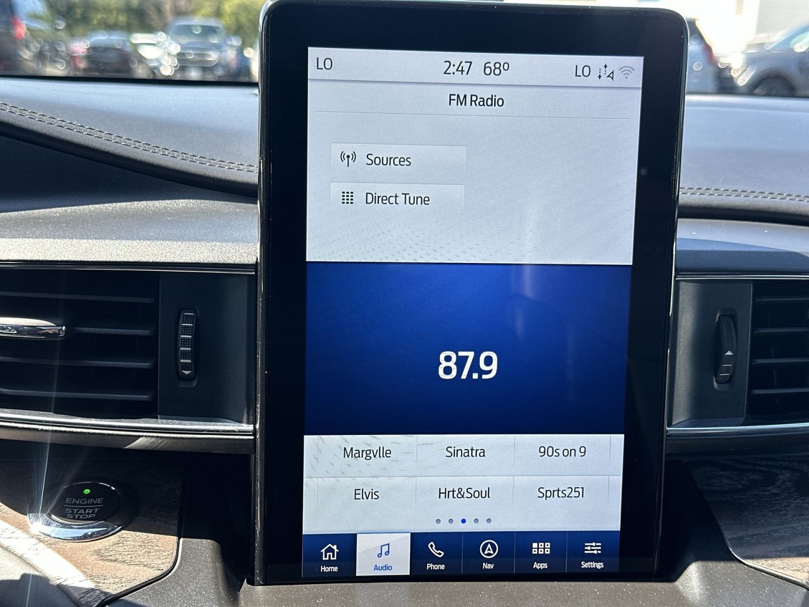 Used 2020 Ford Explorer Platinum w/ Premium Technology Package AWD/4WD image 19