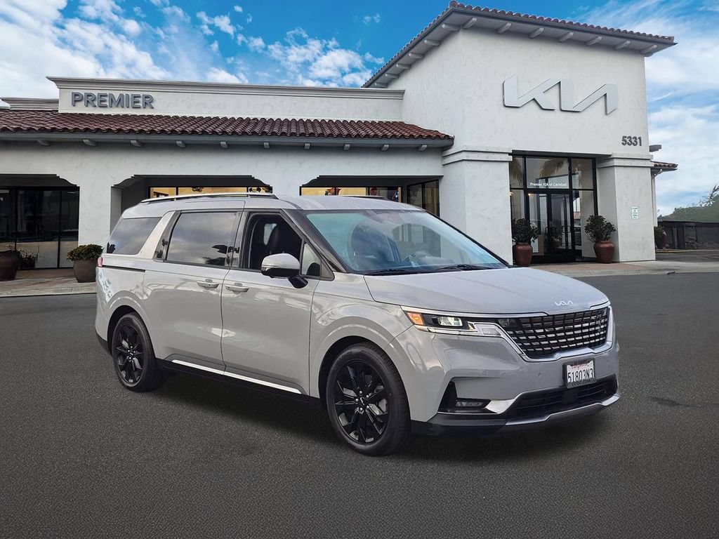 Certified 2023 Kia Carnival SX FWD image 2