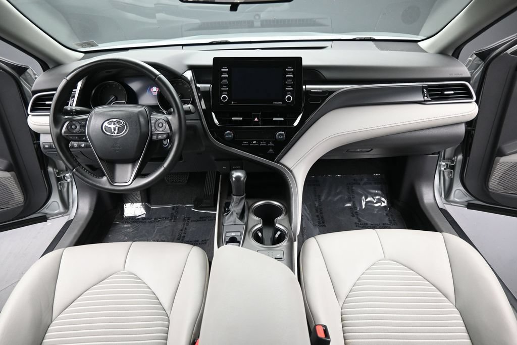 Used 2021 Toyota Camry SE w/ Cold Weather Package AWD/4WD image 16