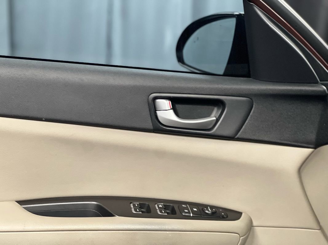 Used 2018 Kia Optima LX image 32