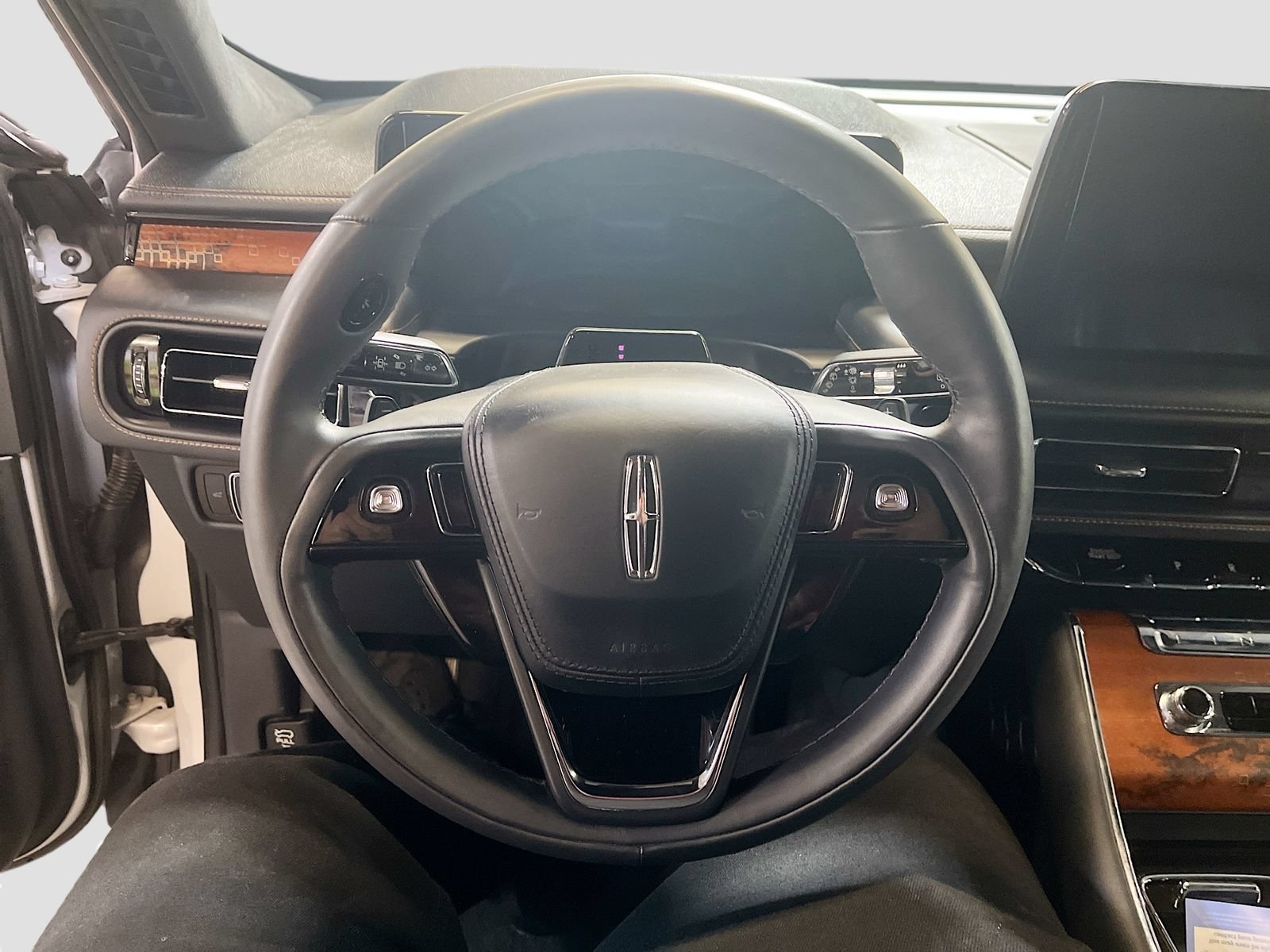 Used 2025 Lincoln Aviator Black Label w/ Black Label Special Edition AWD/4WD image 11
