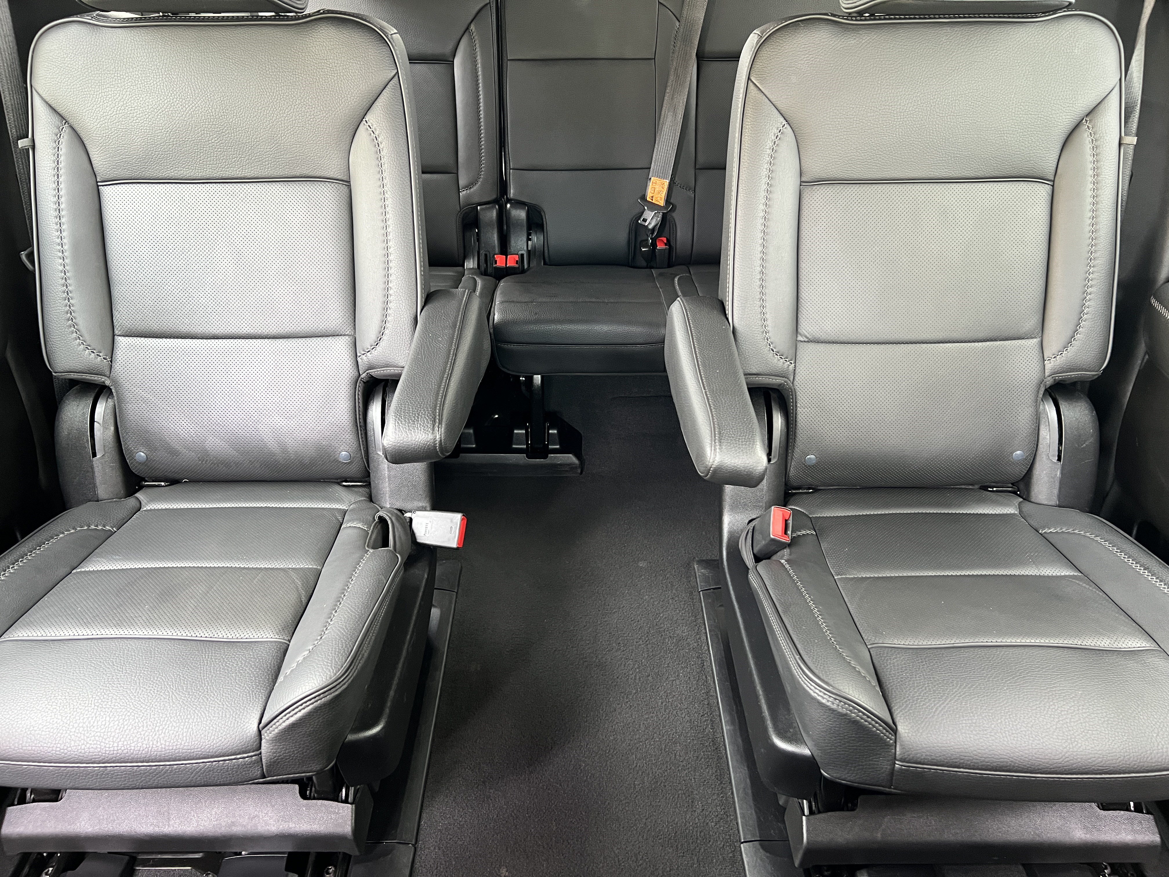 Used 2024 GMC Yukon XL Denali AWD/4WD image 15