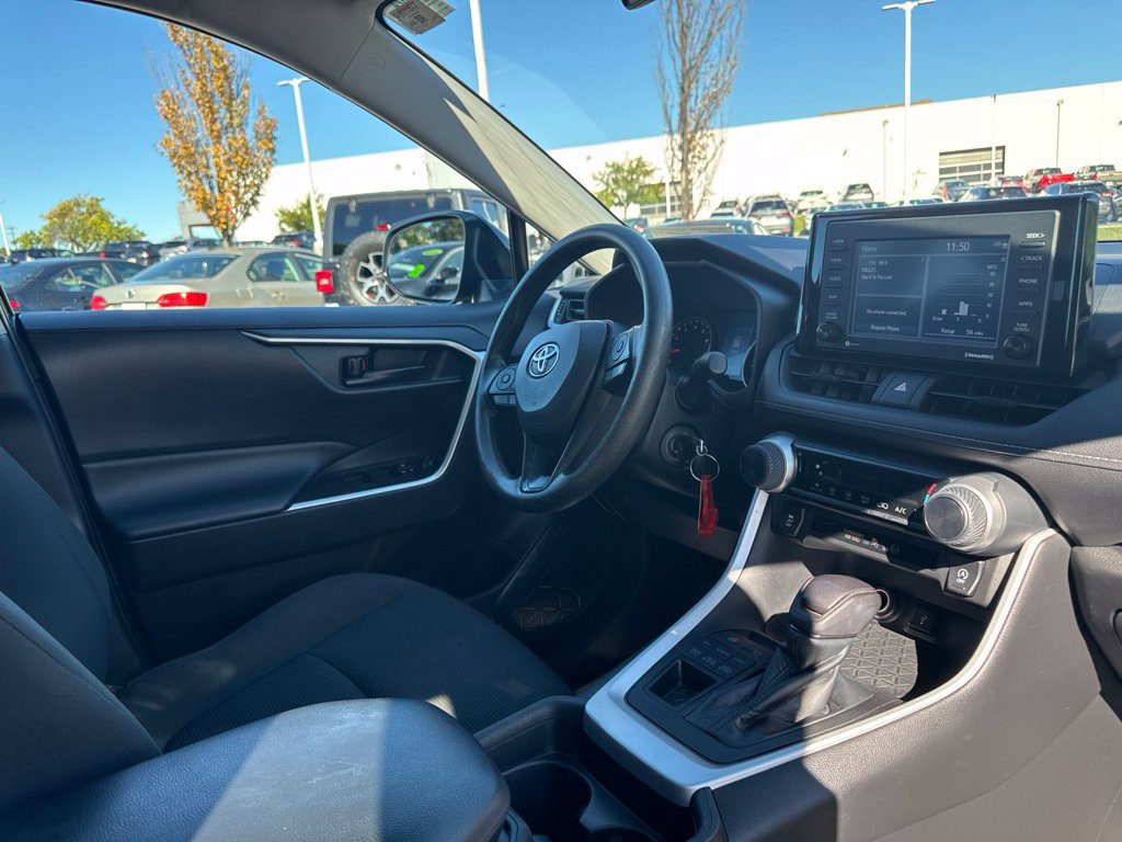 Used 2021 Toyota RAV4 LE AWD/4WD image 29