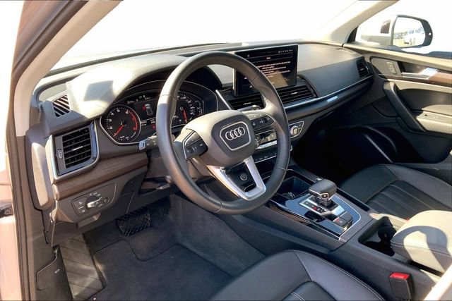 Used 2023 Audi Q5 2.0T Premium w/ Convenience Package AWD/4WD image 14