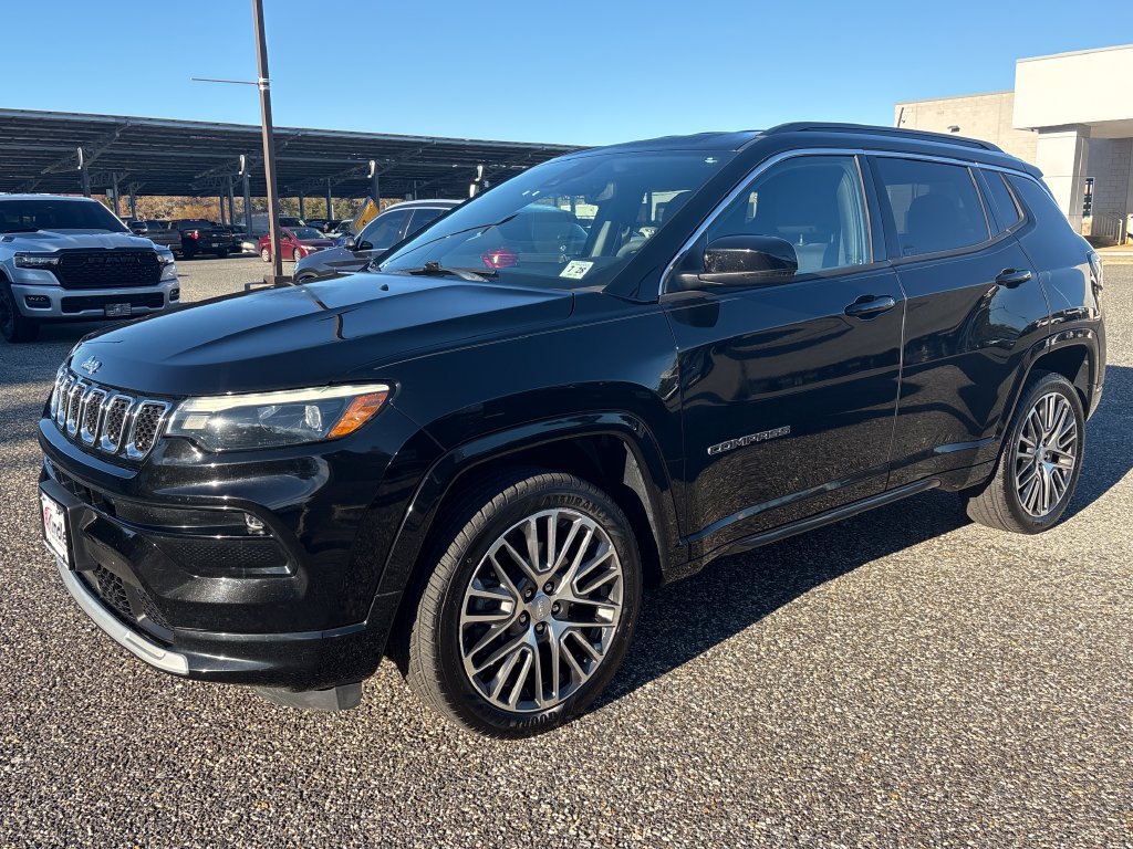 Used 2023 Jeep Compass Limited w/ Elite Group AWD/4WD image 4