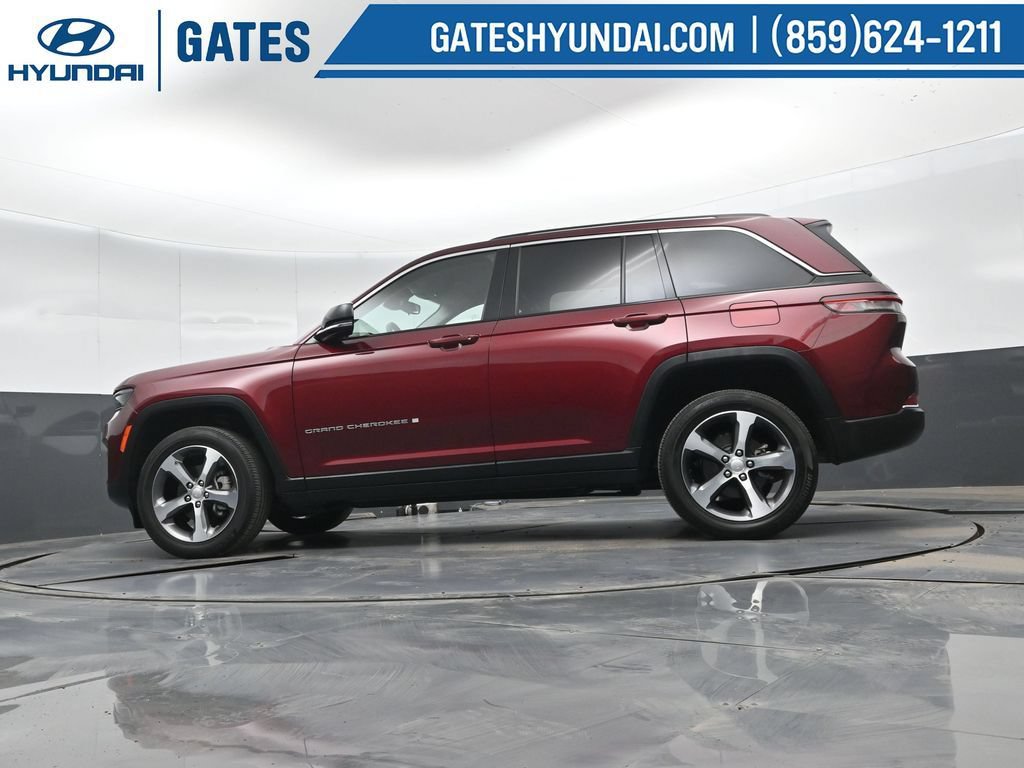 Used 2023 Jeep Grand Cherokee Limited AWD/4WD image 40