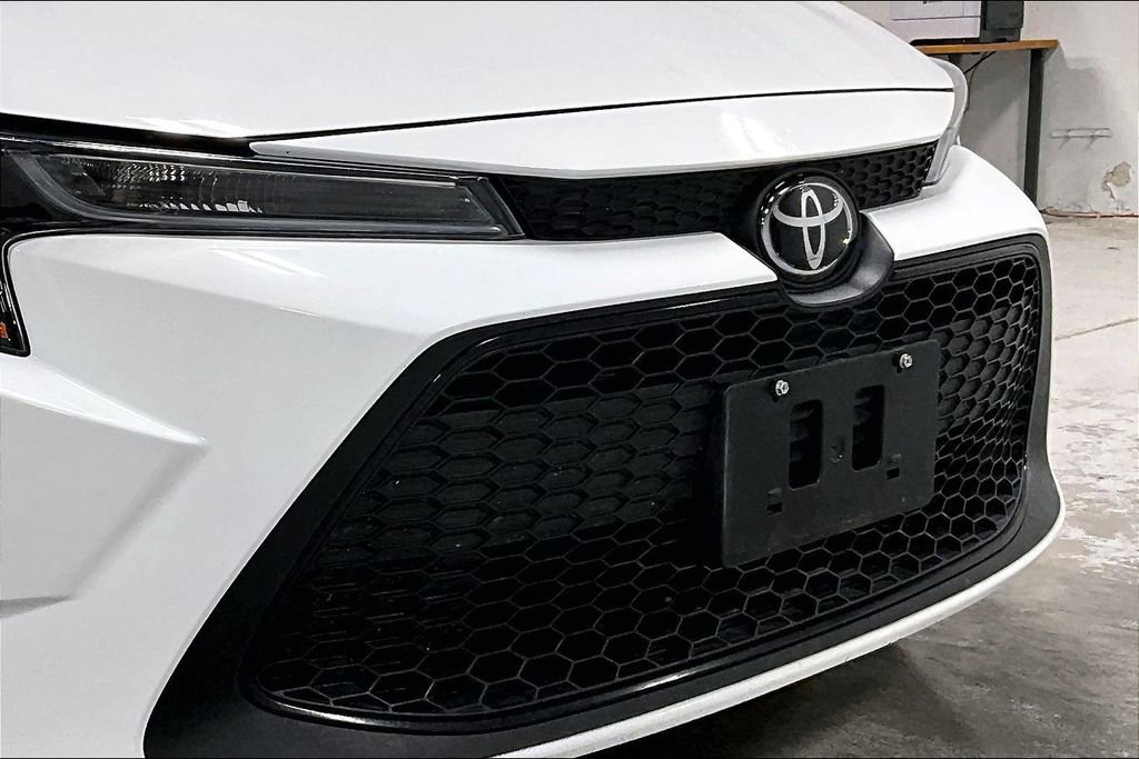Used 2022 Toyota Corolla LE image 36