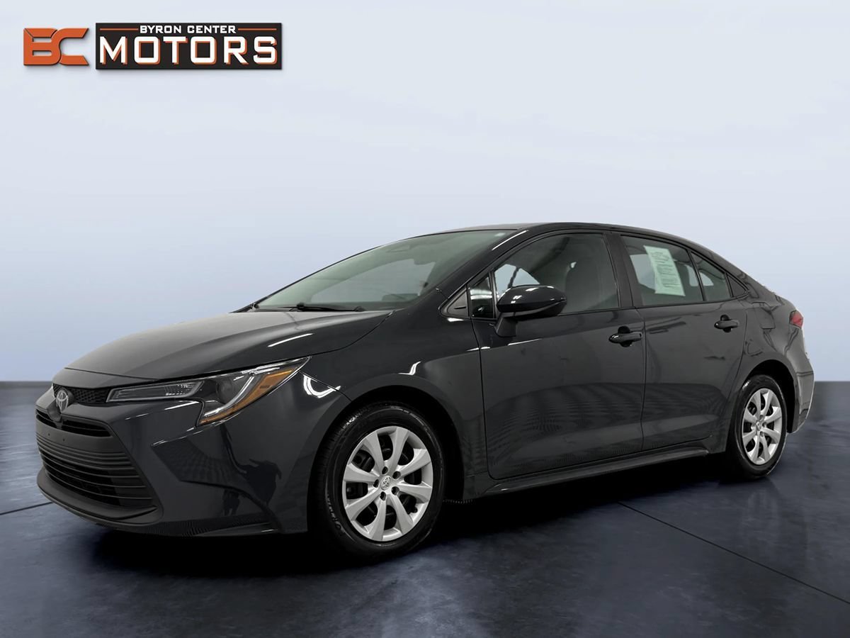 Used 2025 Toyota Corolla LE FWD image 2