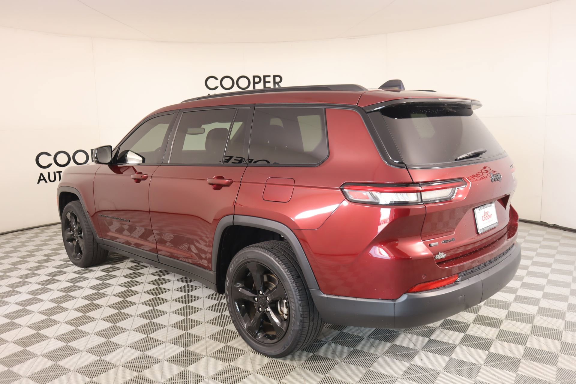 Used 2023 Jeep Grand Cherokee L Laredo image 24