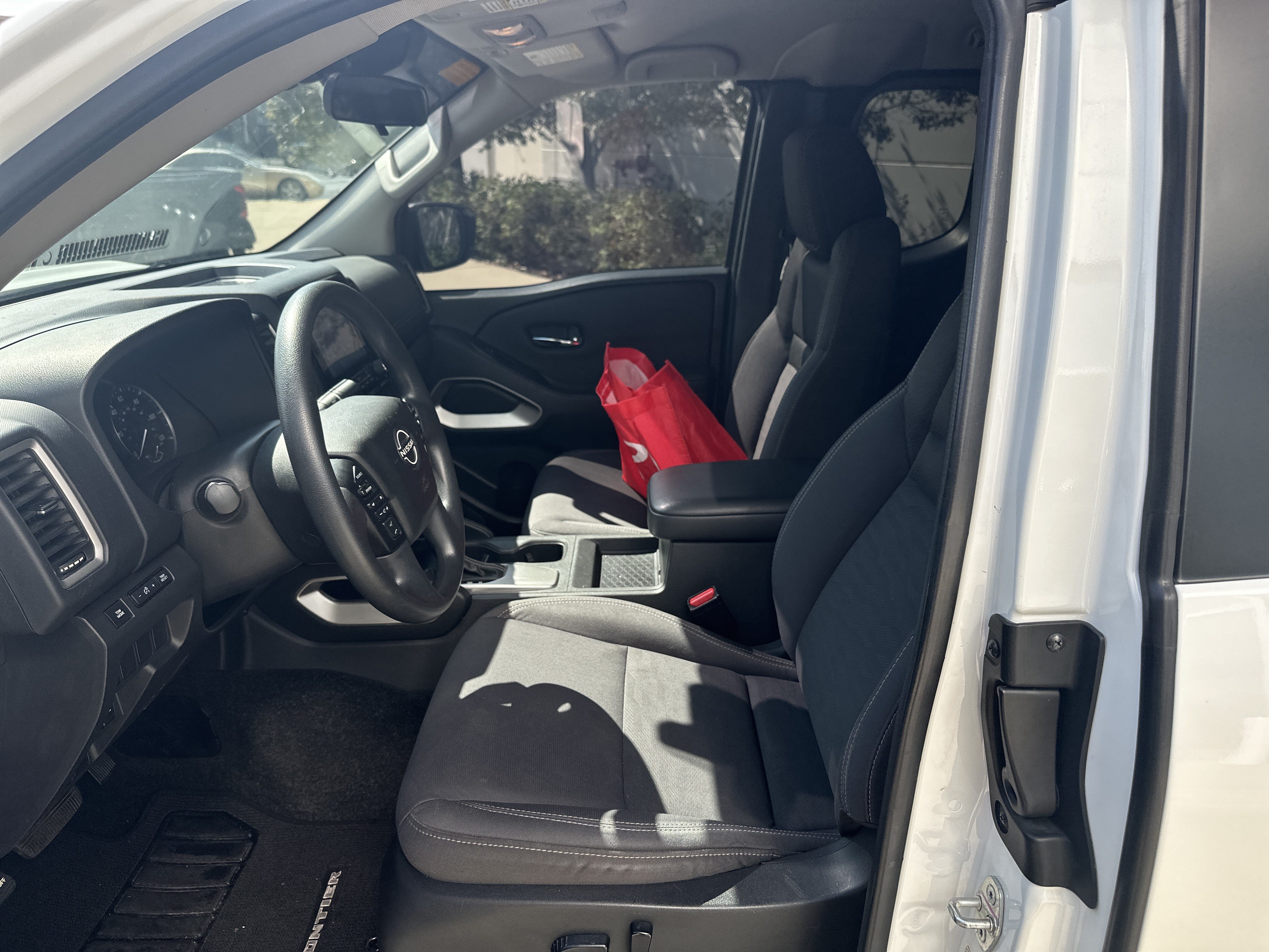 Used 2022 Nissan Frontier SV w/ Technology Package AWD/4WD image 15