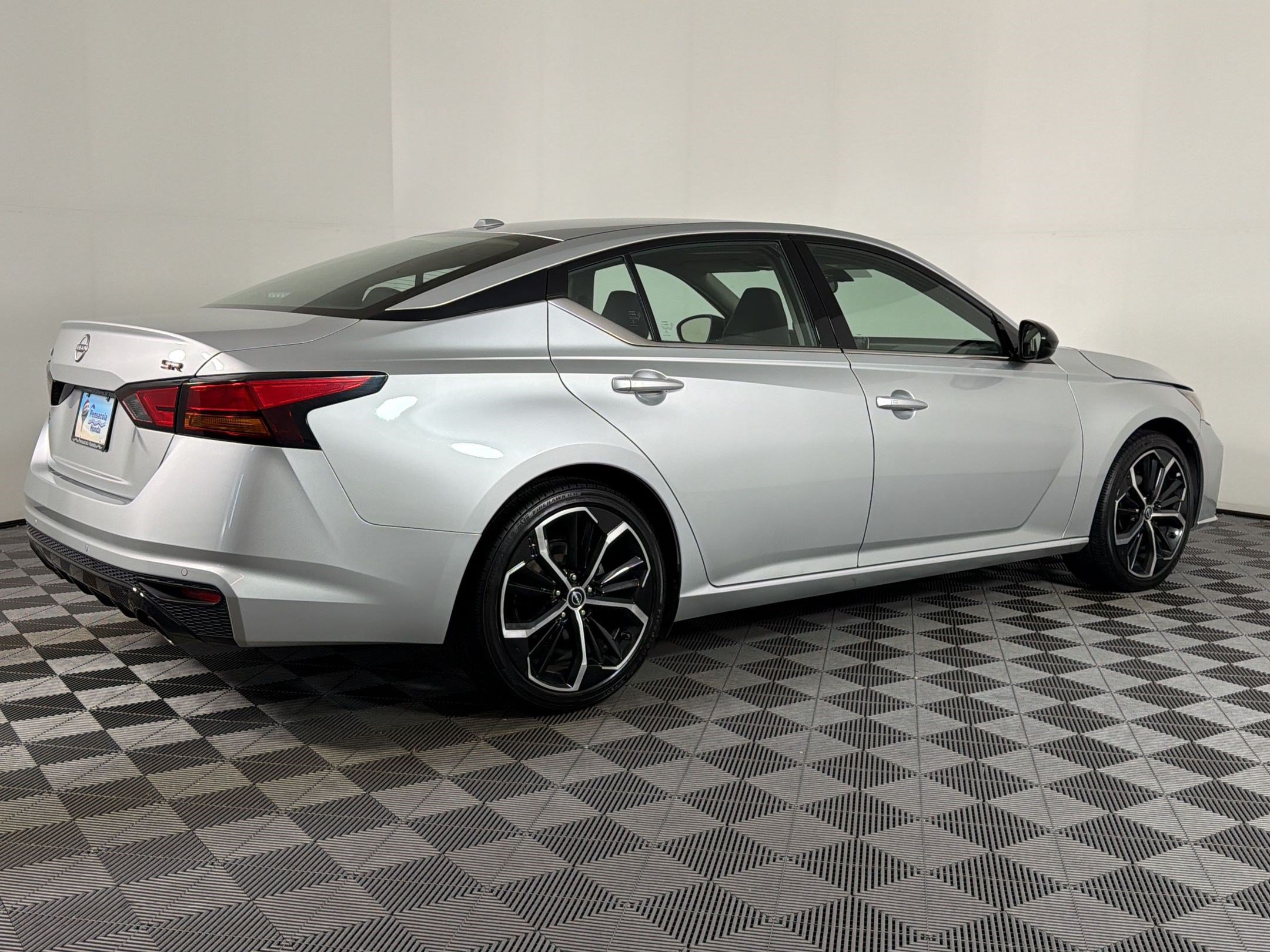 Used 2024 Nissan Altima 2.5 SR FWD image 6