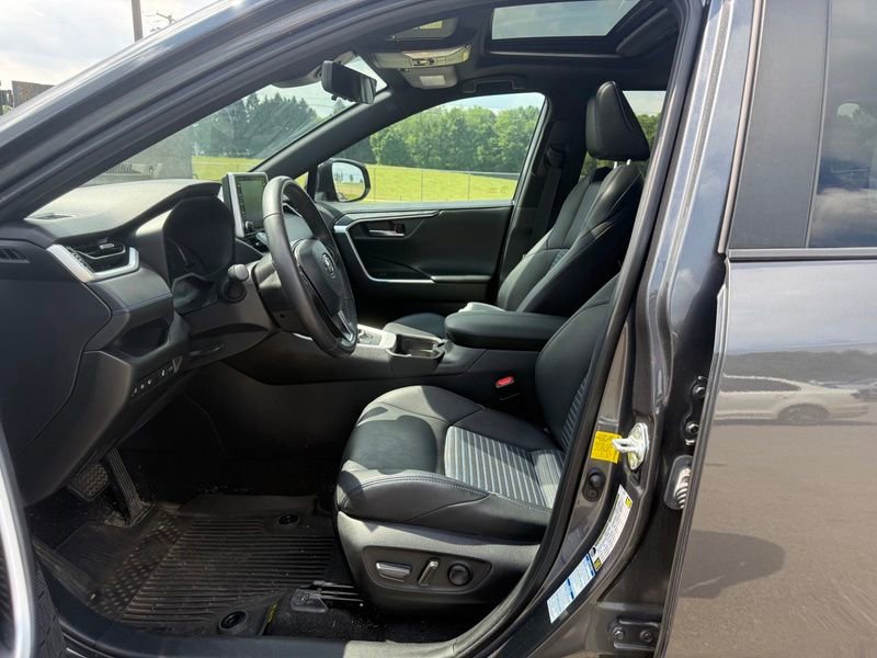 Used 2021 Toyota RAV4 XSE w/ XSE Grade Weather Package AWD/4WD image 10