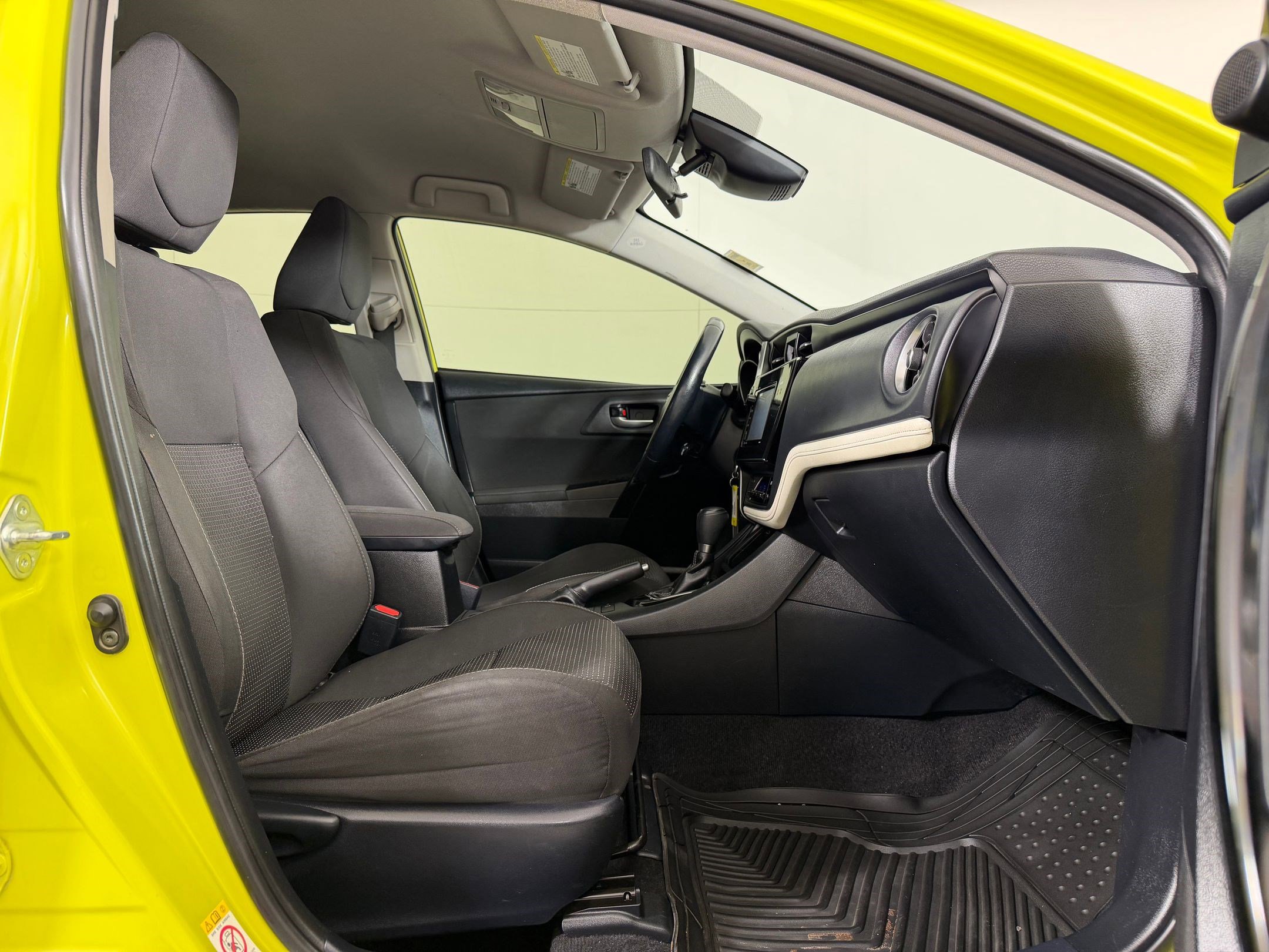 Used 2018 Toyota Corolla iM w/ Carpet Mat Package (TMS) FWD image 28