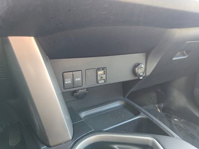 Used 2018 Toyota RAV4 LE image 16