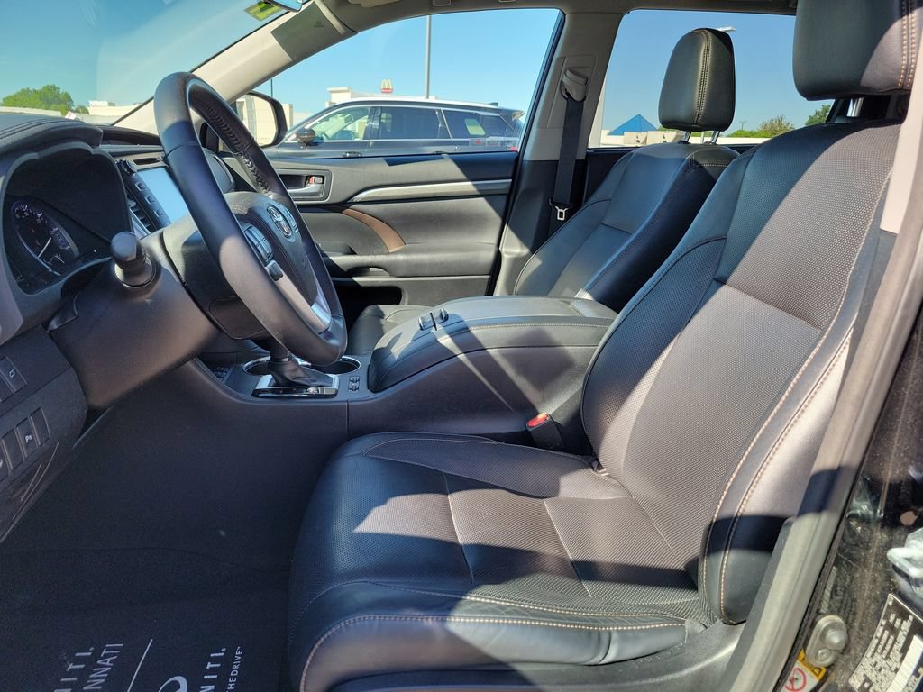 Used 2017 Toyota Highlander Limited AWD/4WD image 25