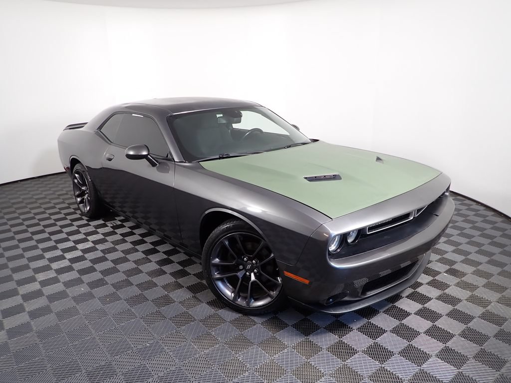 Used 2019 Dodge Challenger SXT RWD image 5