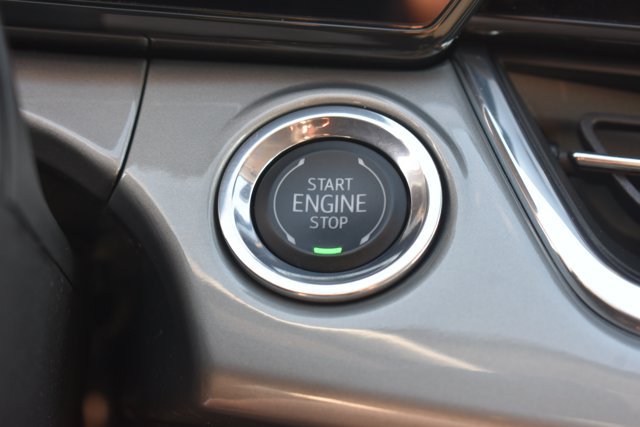 Used 2025 Chevrolet Trax LT w/ LT Convenience Package FWD image 28