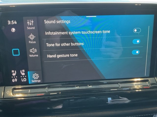 Used 2024 Volkswagen Atlas SE image 16