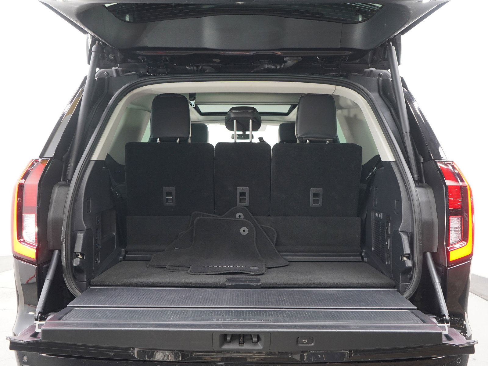 Used 2025 Ford Expedition Platinum image 18