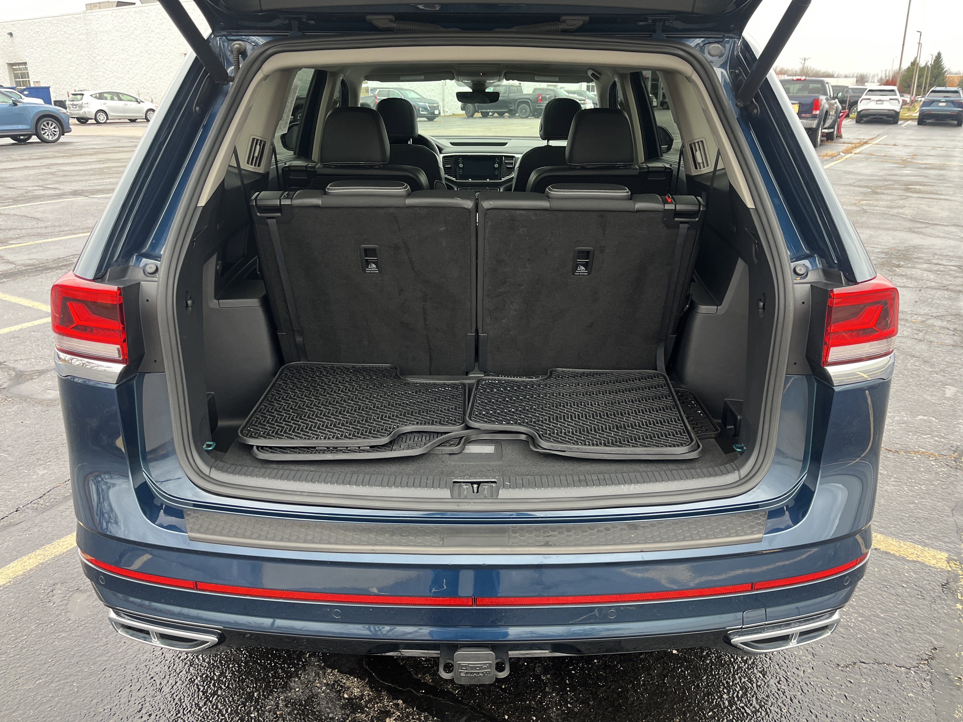 Used 2021 Volkswagen Atlas SEL Premium image 20