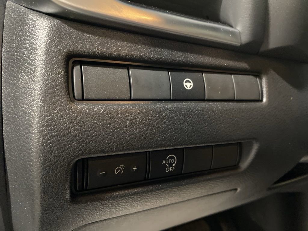 Used 2023 Nissan Rogue SV AWD/4WD image 19