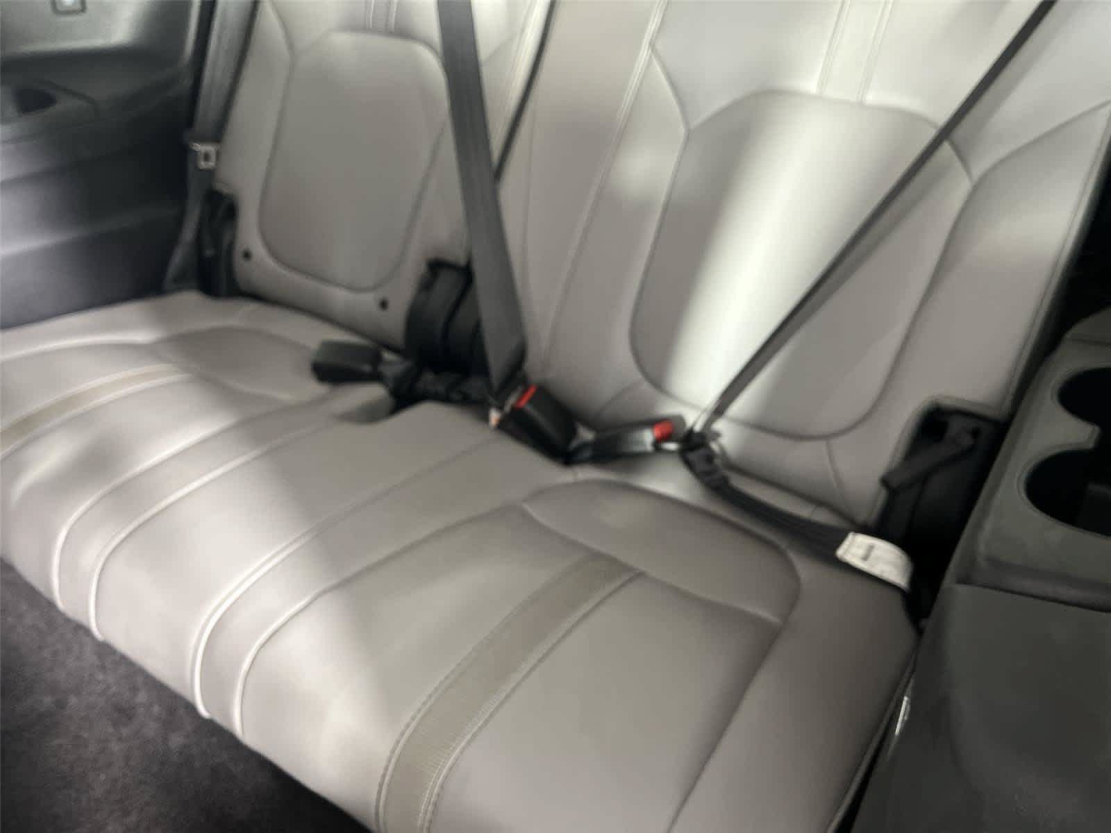 Used 2025 Honda Pilot EX-L image 18