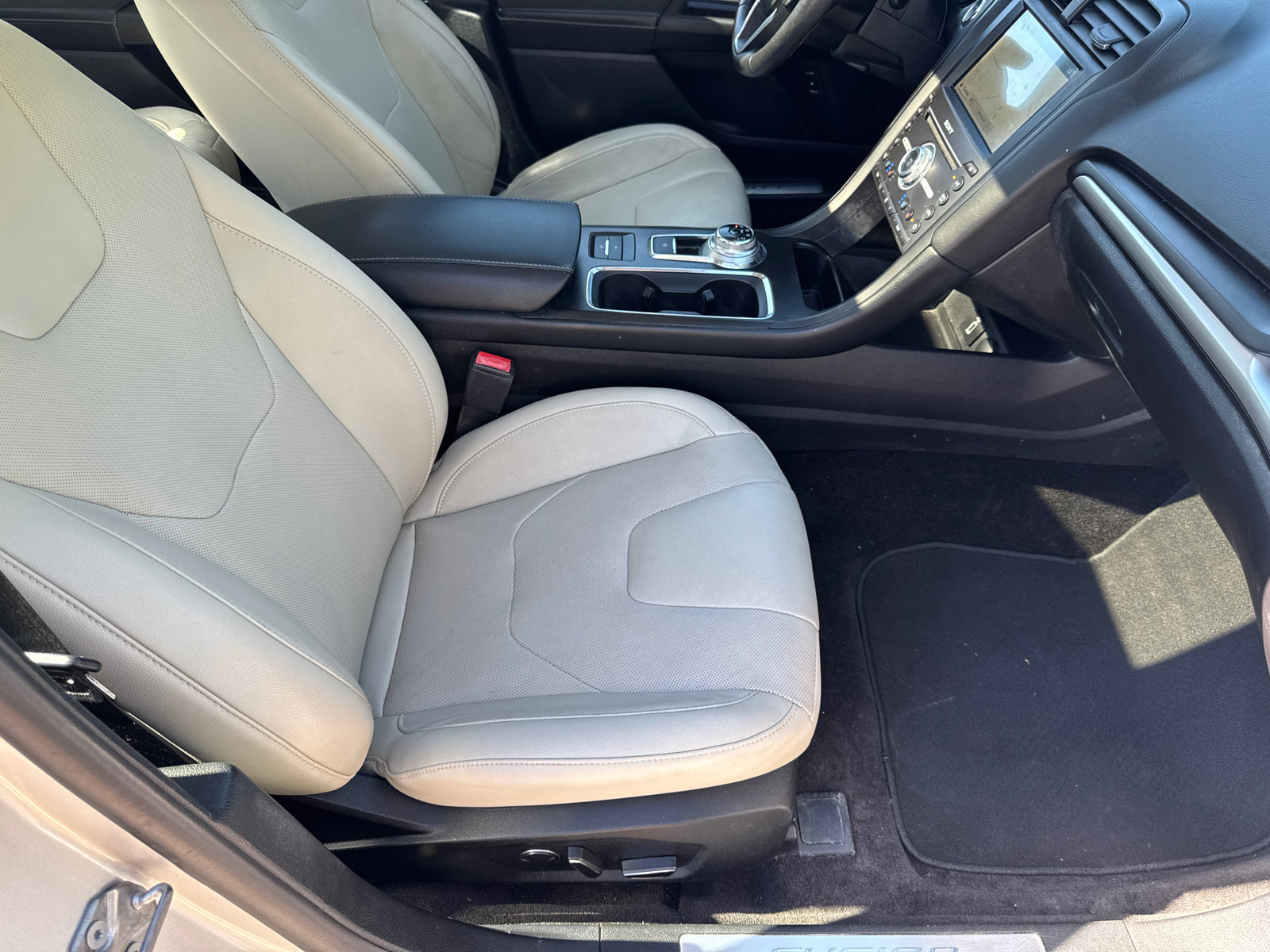 Used 2018 Ford Fusion Energi Titanium FWD image 16
