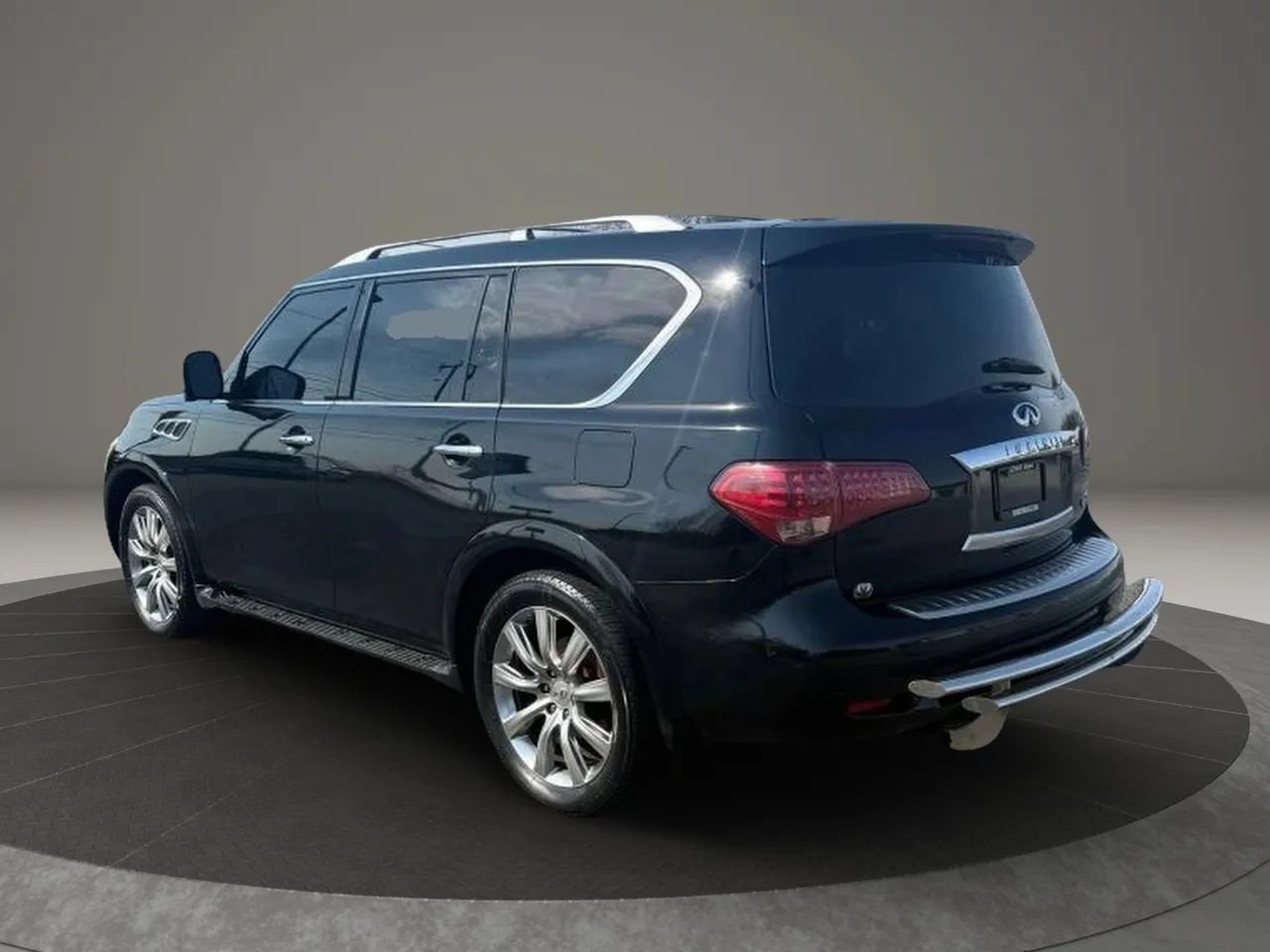 Used 2012 INFINITI QX56 4WD w/ Deluxe Touring Pkg image 3
