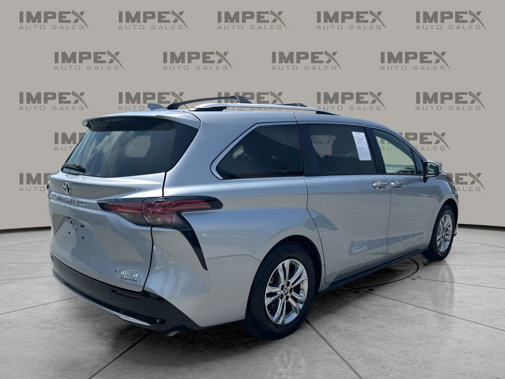 Used 2021 Toyota Sienna Platinum image 5