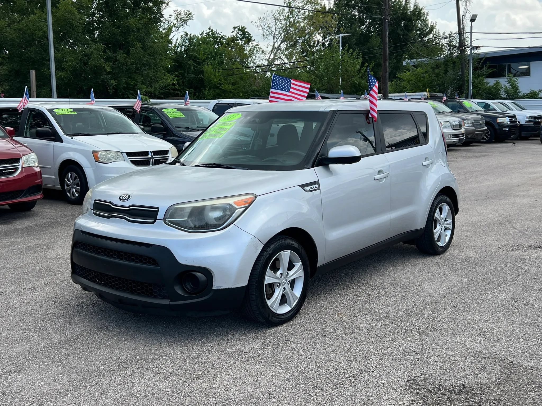 Used 2017 Kia Soul FWD image 2